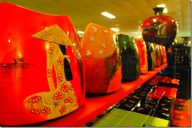 Backpacking SEA Vietnam Cu Chi Tunnels - Arts and Crafts