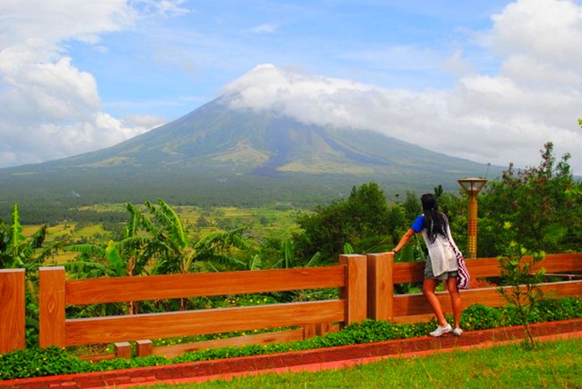 Mayon Volcano Lignon Hill