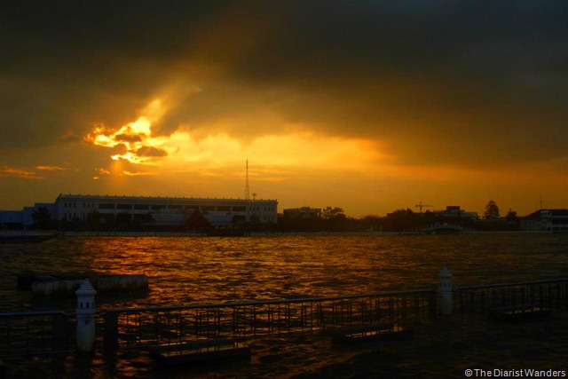 Backpacking SEA - Bangkok - Chao Phraya River sunset