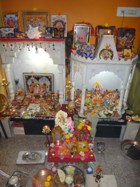 Ratnas Neighbors Altar